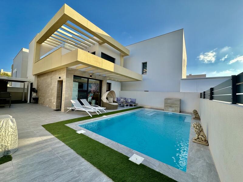 Villa for sale in Los Montesinos, Alicante