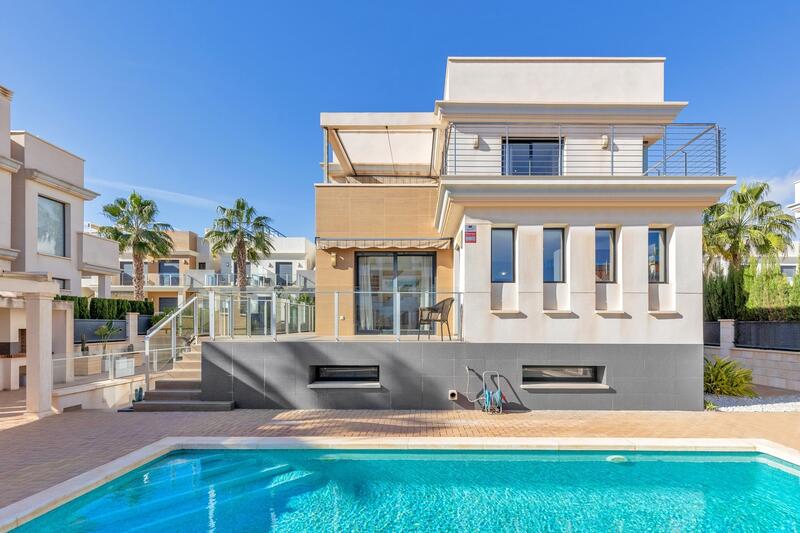 Villa en venta en Orihuela, Alicante