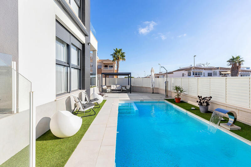 Villa til salg i Torrevieja, Alicante