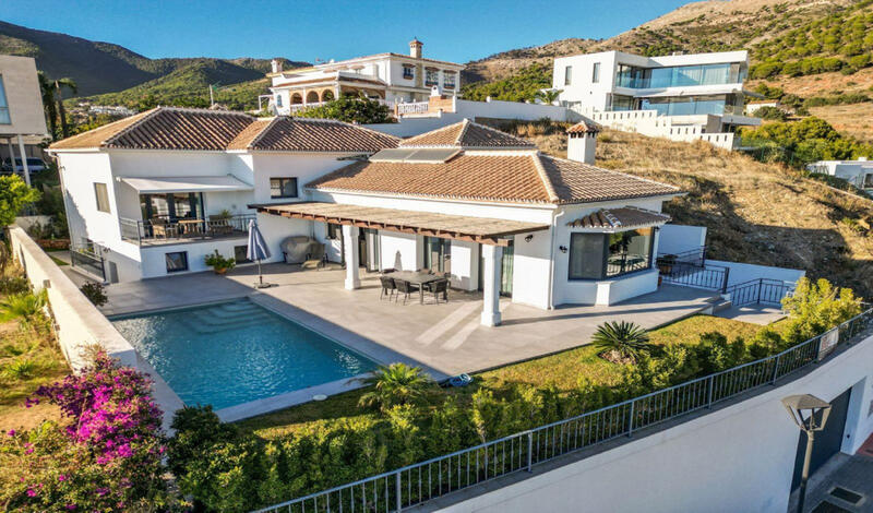 Villa til salgs i Mijas, Málaga