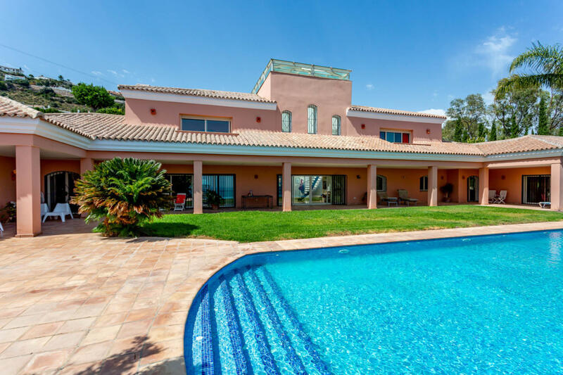 Villa for sale in Benalmadena Costa, Málaga