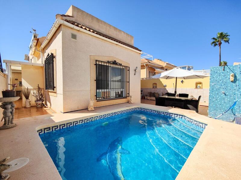 Villa à vendre dans Torrevieja, Alicante