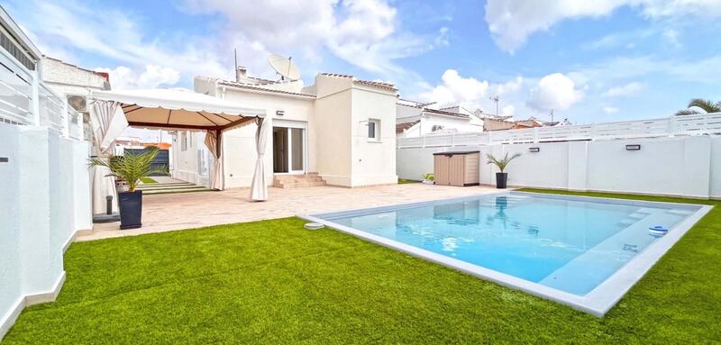 Villa en venta en Torrevieja, Alicante