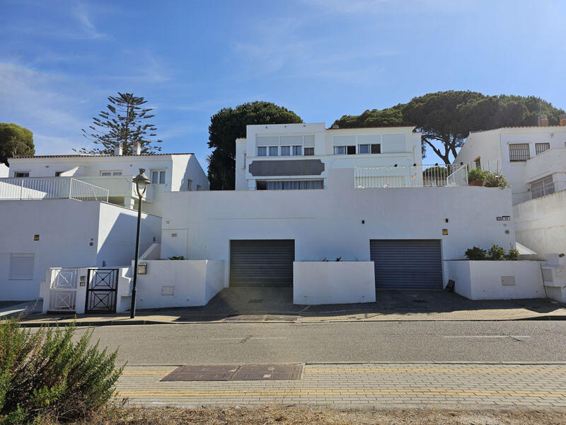 Villa til salgs i Cabopino, Málaga