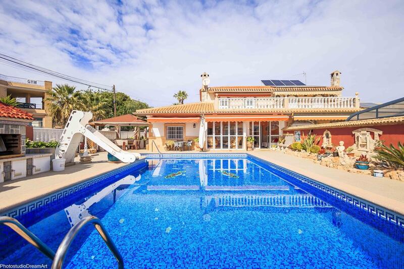 Villa en venta en Cabo Roig, Alicante