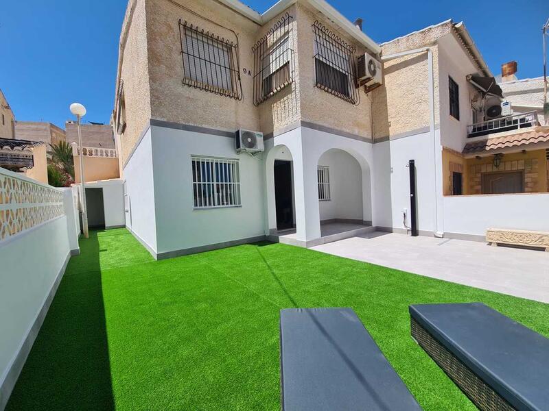 Apartamento en venta en La Mata, Alicante