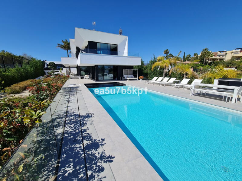 Villa for sale in New Golden Mile, Málaga