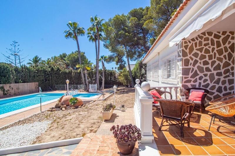 Villa til salg i Torrevieja, Alicante