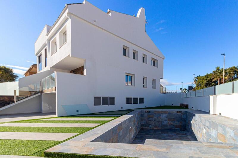 Villa for sale in San Pedro del Pinatar, Murcia