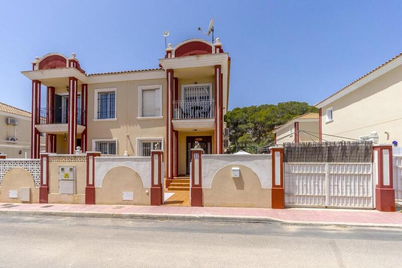 Stadthaus zu verkaufen in Campoamor, Alicante