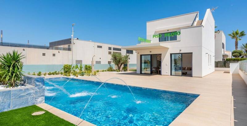 Villa en venta en Campoamor, Alicante