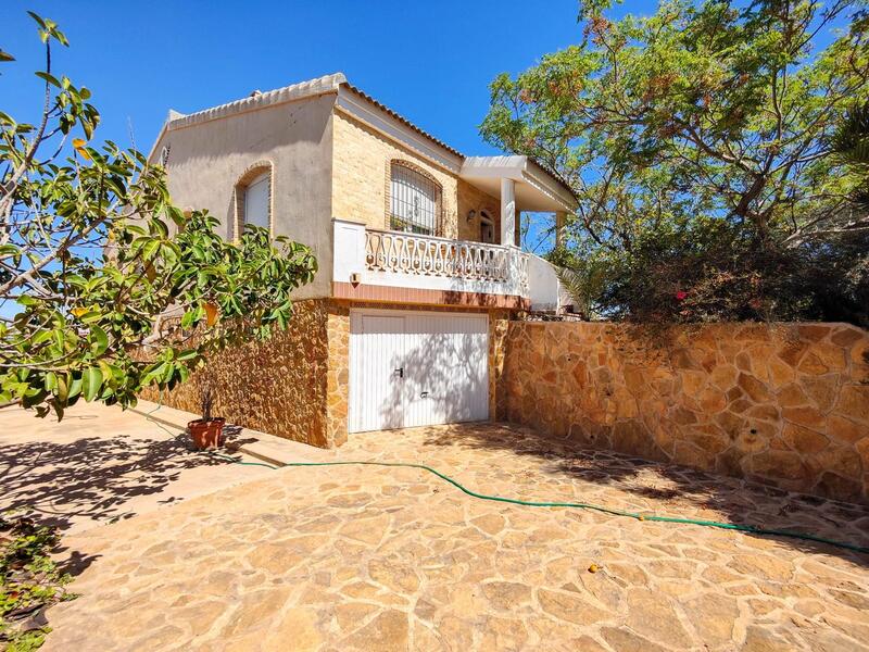 Villa en venta en Torrevieja, Alicante