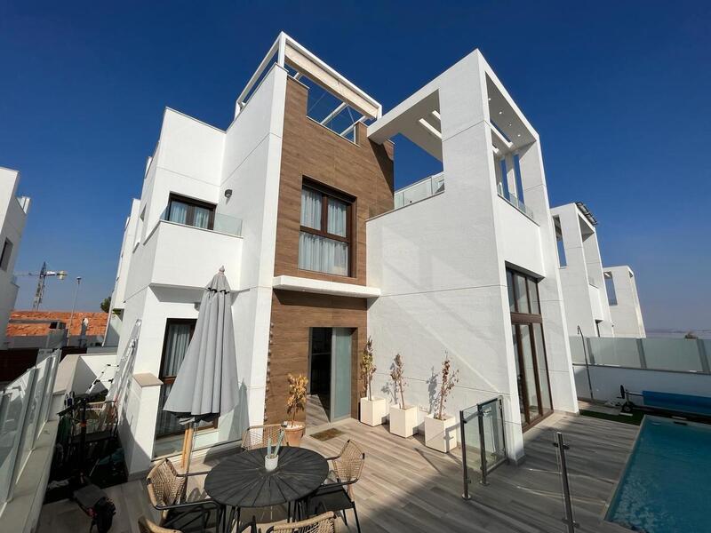 Villa en venta en Los Altos, Alicante