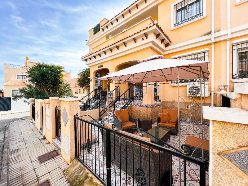 Townhouse for sale in Villamartin, Alicante