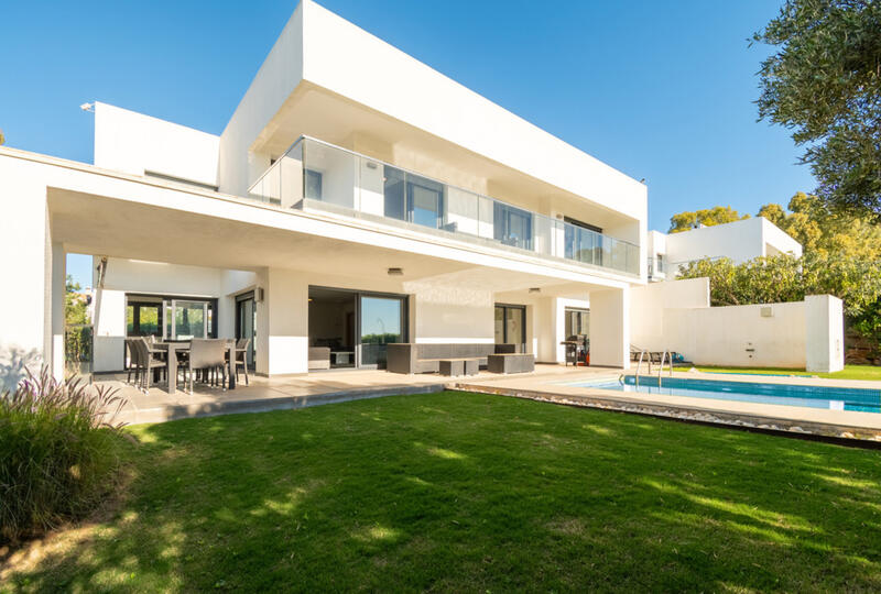 Villa til salgs i La Duquesa, Málaga