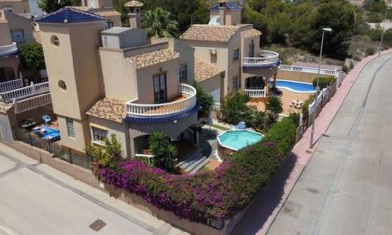 Villa for sale in Villamartin, Alicante