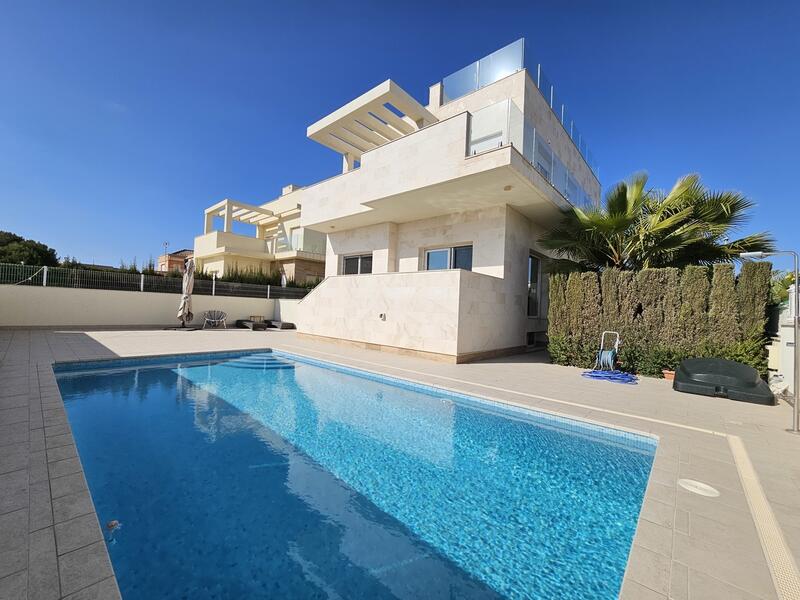 Villa till salu i La Zenia, Alicante