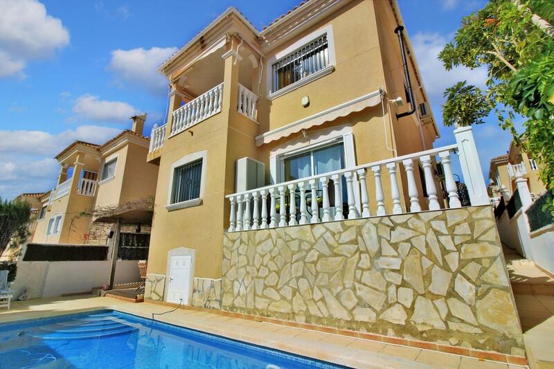 Villa en venta en Villamartin, Alicante