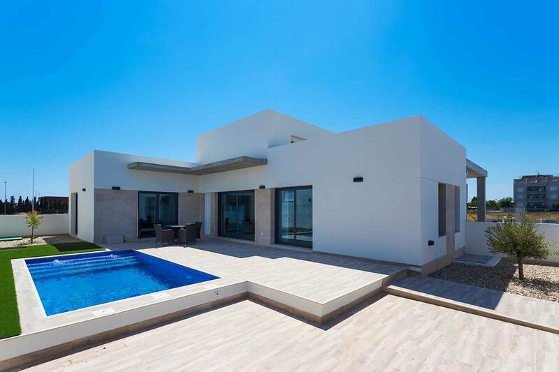 Villa til salgs i Daya Nueva, Alicante