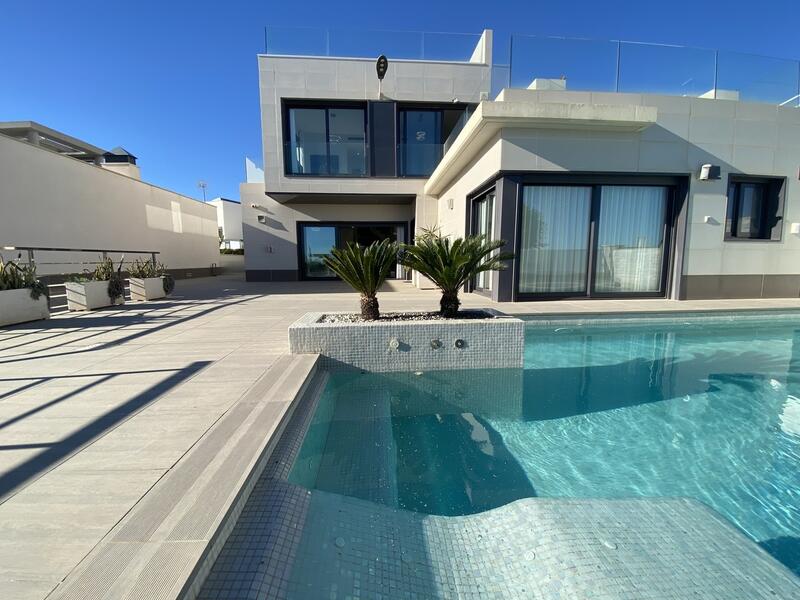 Villa à vendre dans San Miguel de Salinas, Alicante