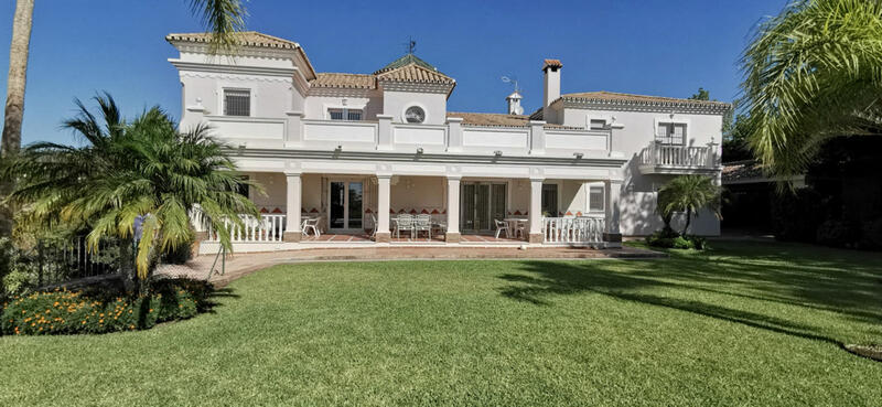 Villa for sale in Estepona, Málaga