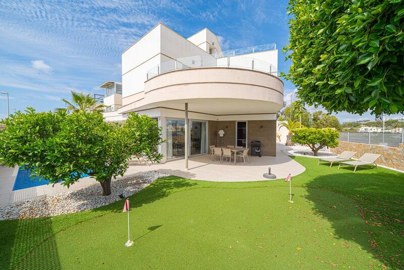 Villa till salu i Cabo Roig, Alicante