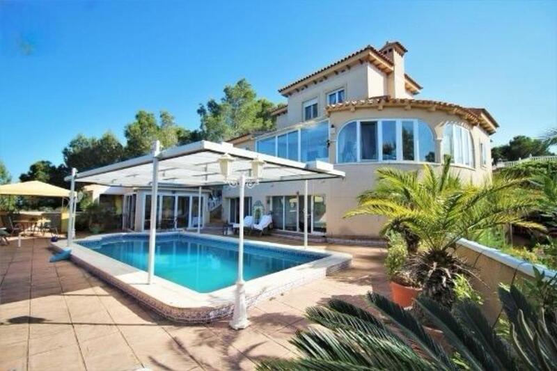 Villa for sale in Pinar de Campoverde, Alicante