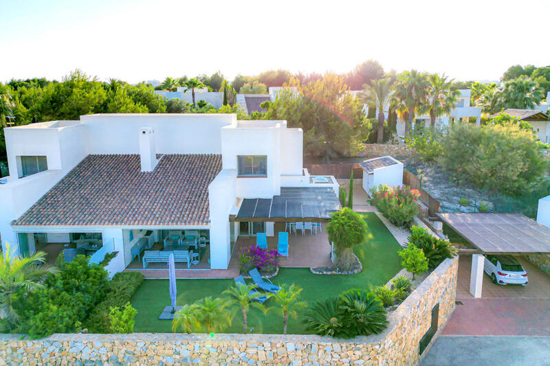 Villa Te koop in Villamartin, Alicante