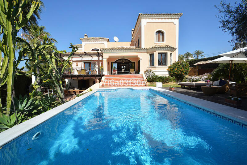 Villa til salgs i Nueva Andalucia, Málaga