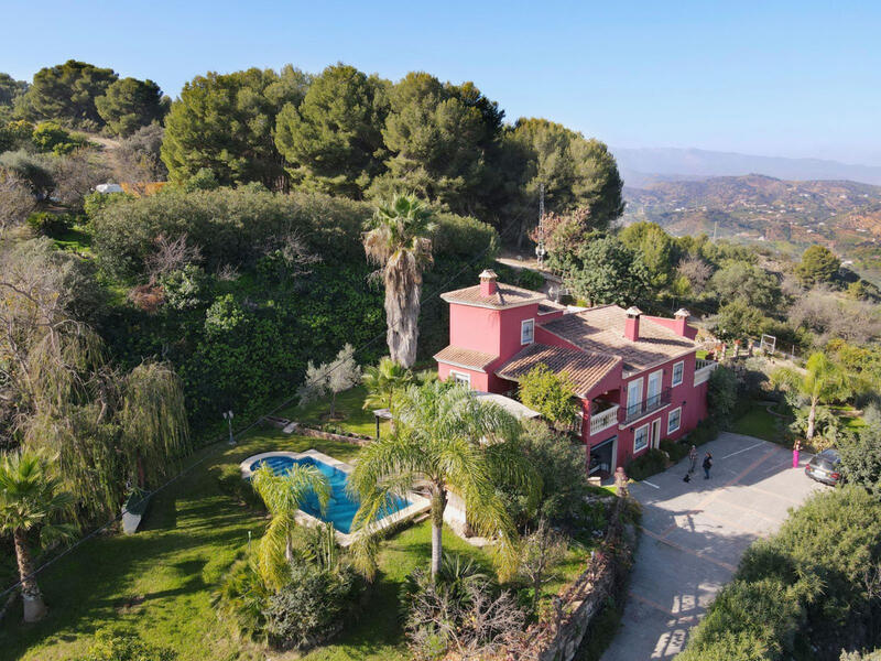 Villa for sale in Monda, Málaga