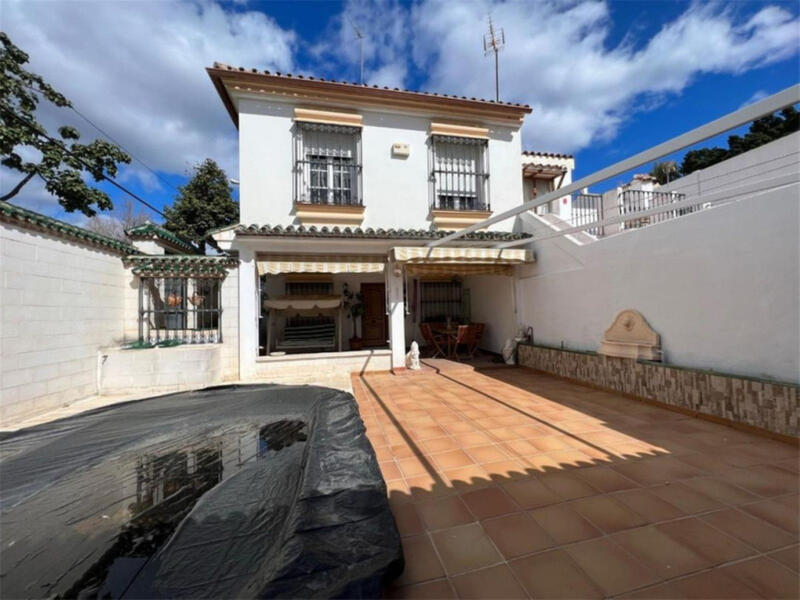 Villa en venta en Nueva Andalucia, Málaga