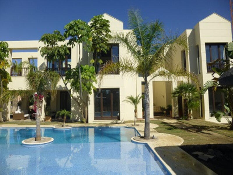 Villa for sale in Bahia de Marbella, Málaga