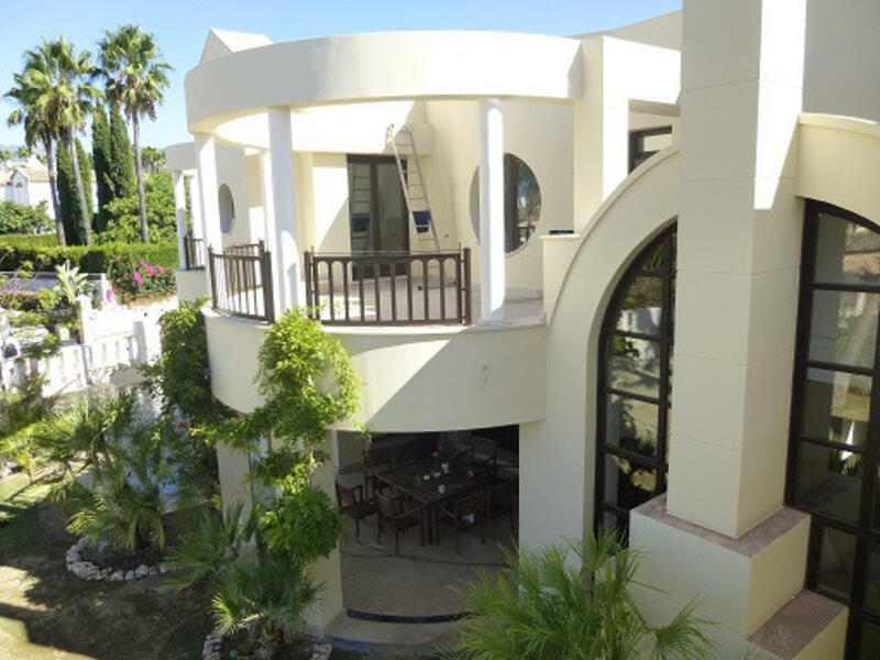 6 bedroom Villa for sale