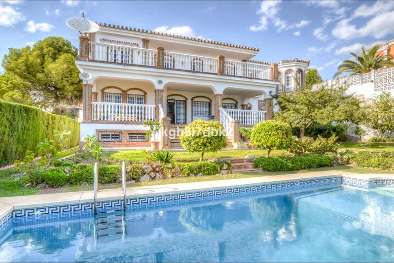 10 bedroom Villa for sale