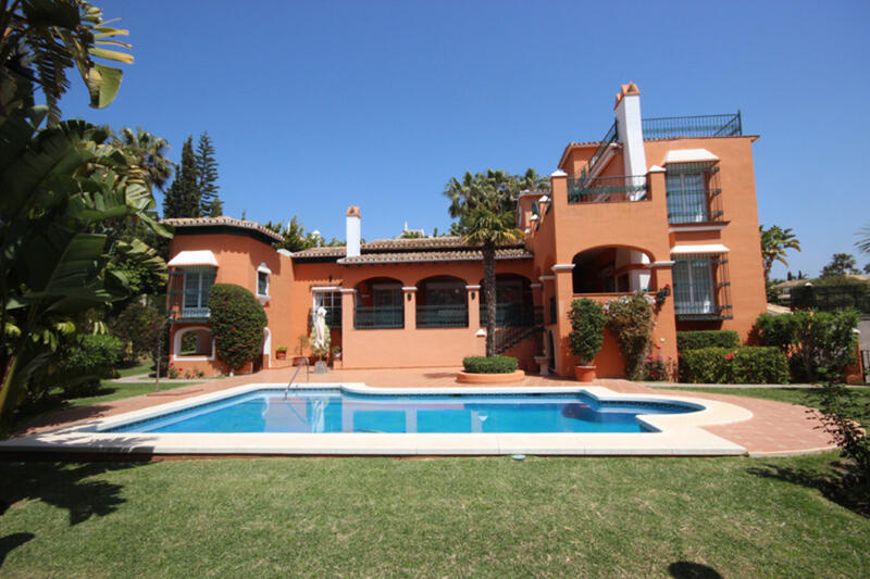 Villa til salg i Bahia de Marbella, Málaga