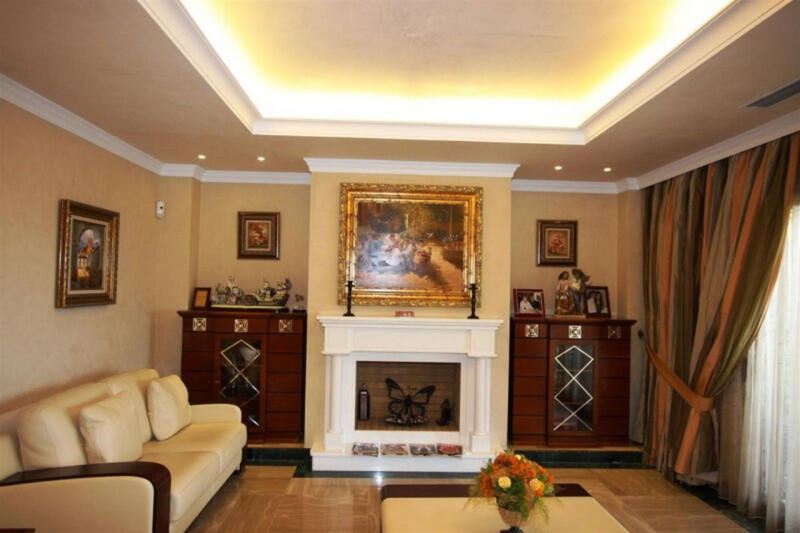 6 bedroom Villa for sale