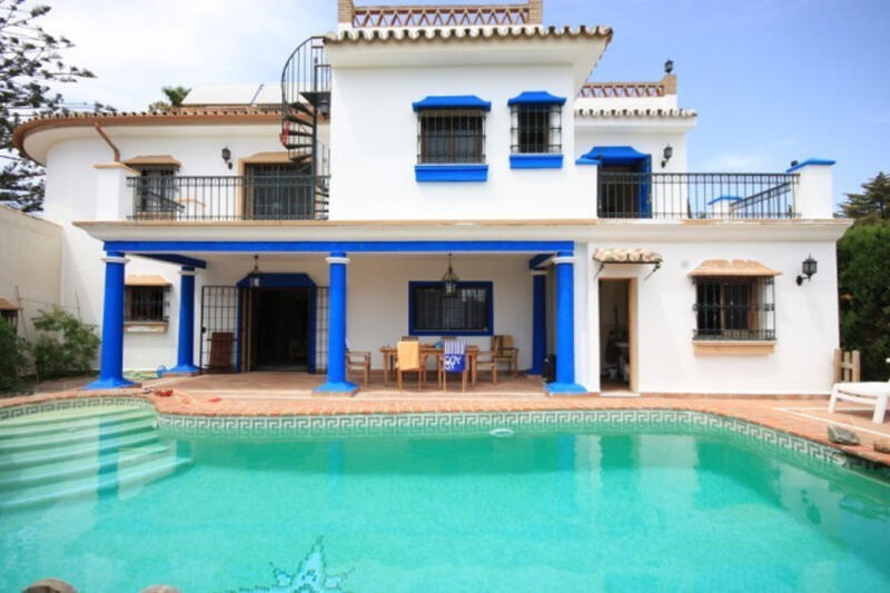 Villa til salgs i Marbella, Málaga