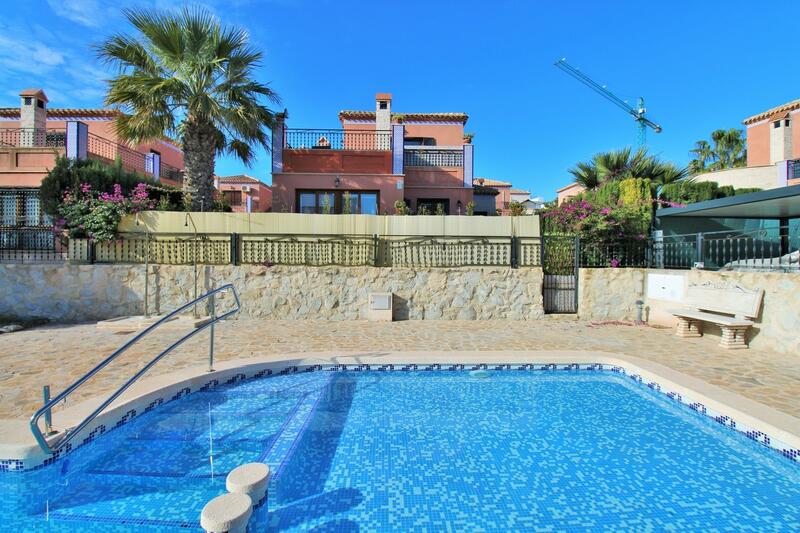 Villa en venta en San Miguel de Salinas, Alicante