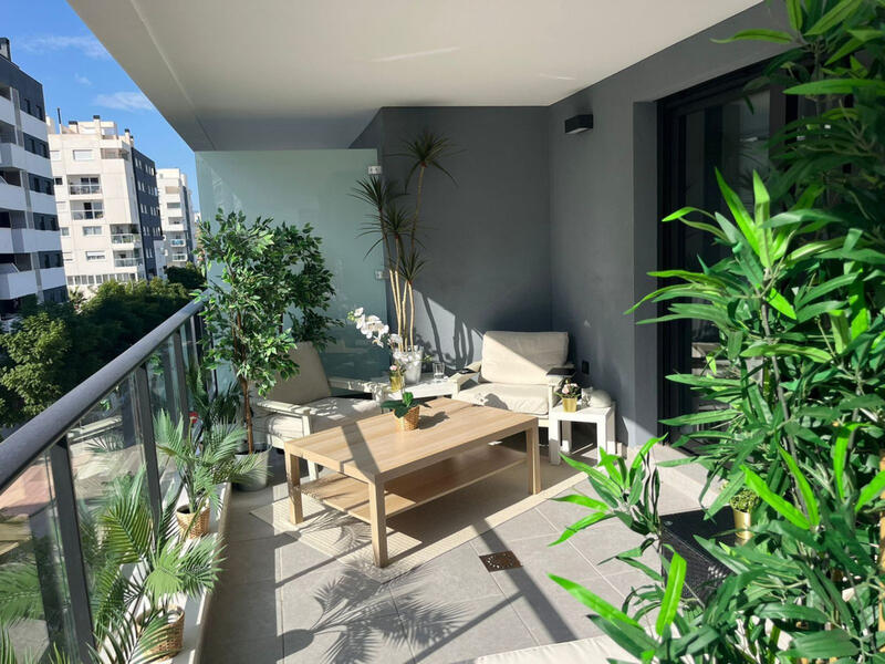 Apartamento en venta en Estepona, Málaga