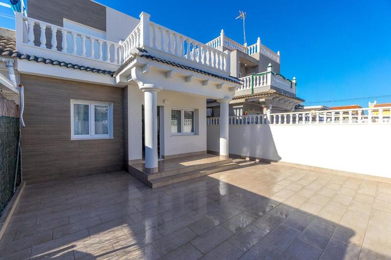 Villa en venta en Torrevieja, Alicante