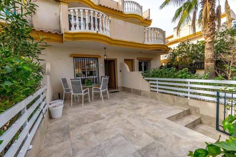 Townhouse for sale in Cabo Roig, Alicante