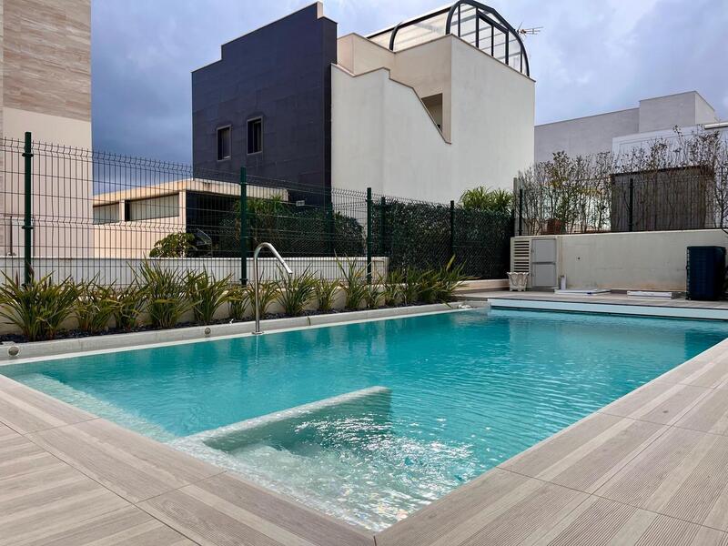 вилла продается в Dehesa de Campoamor, Alicante