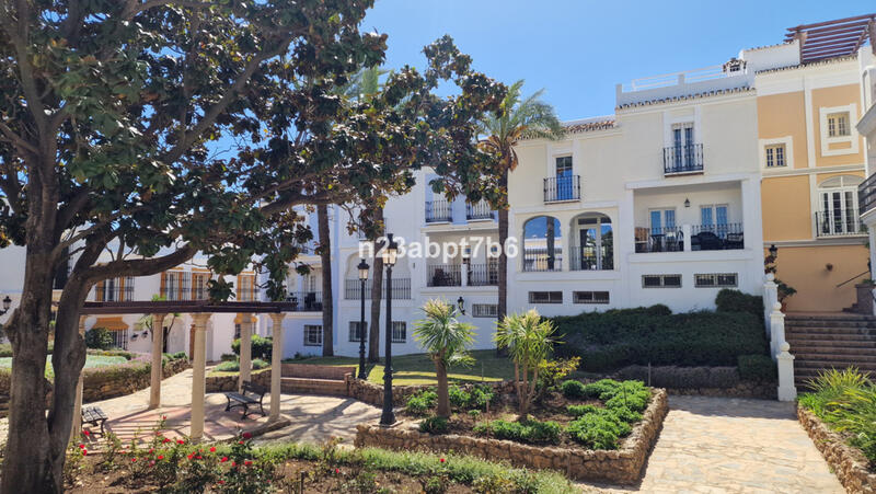 Stadthaus zu verkaufen in Nueva Andalucia, Málaga