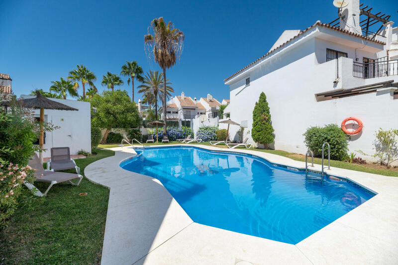 Townhouse for sale in Nueva Andalucia, Málaga