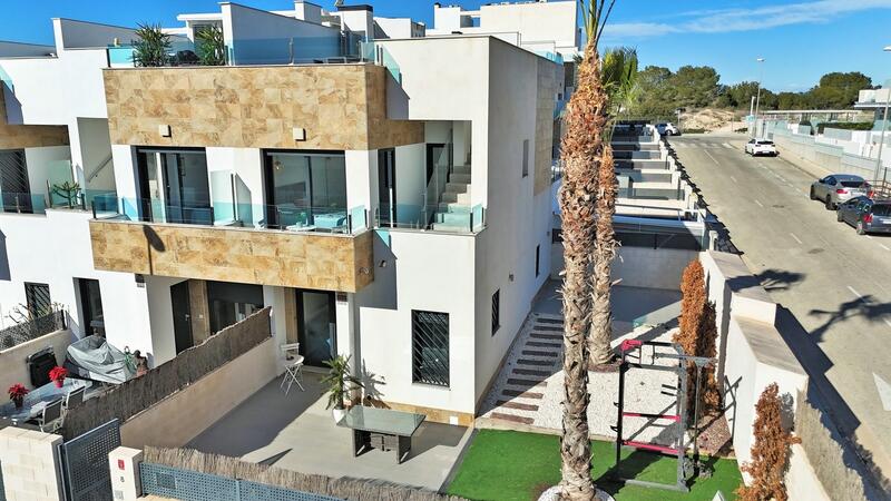 Townhouse for sale in Villamartin, Alicante