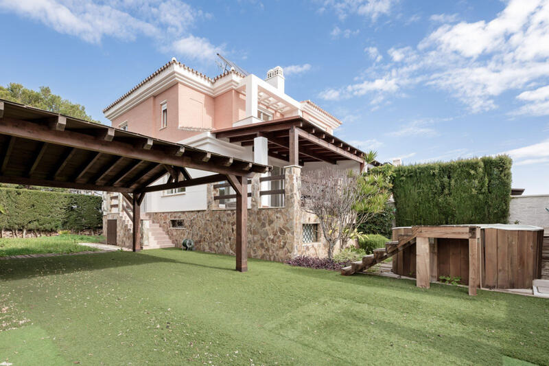 Villa for sale in Málaga, Málaga