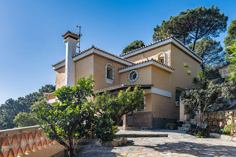 Villa zu verkaufen in Estepona, Málaga