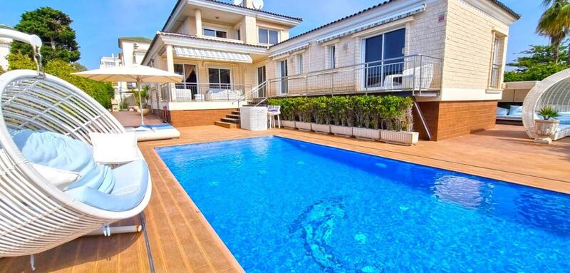 Villa en venta en Torrevieja, Alicante