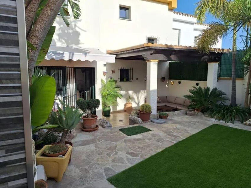 Townhouse for sale in Benalmadena, Málaga