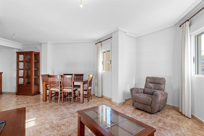 4 bedroom Apartment for sale